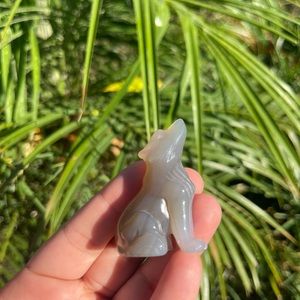 Mini Hand Carved Agate Wolf